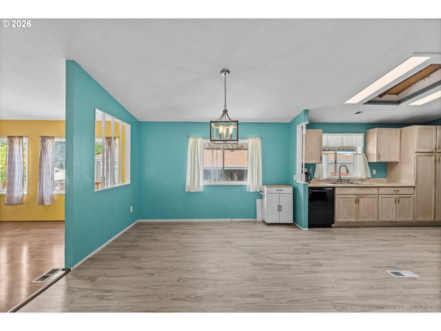 18225 S SILVERWOOD Dr, Oregon City, OR 97045
