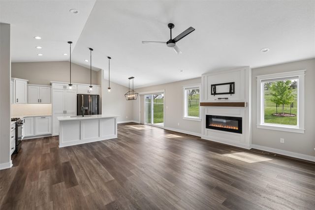 1811 Crabapple Lane, Granger, IA 50109
