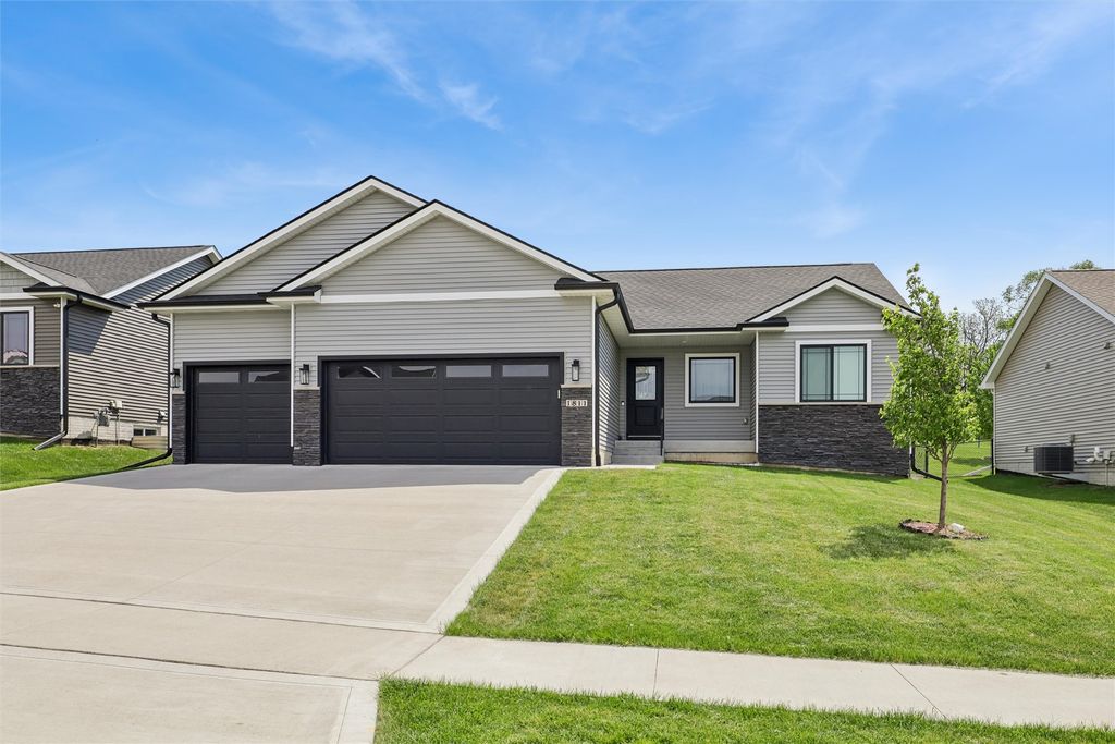 1811 Crabapple Lane, Granger, IA 50109