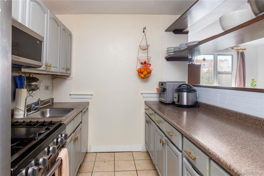 609 Kappock 8D, Bronx, NY 10463 — photo 3