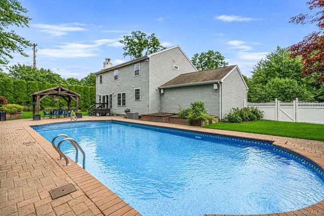 1 Settler Drive, Coram, NY 11727