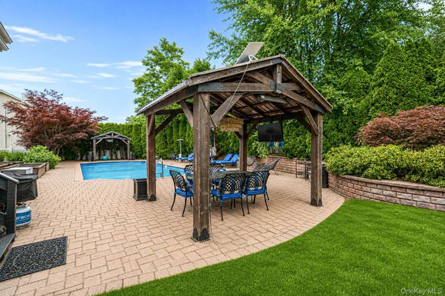 1 Settler Drive, Coram, NY 11727