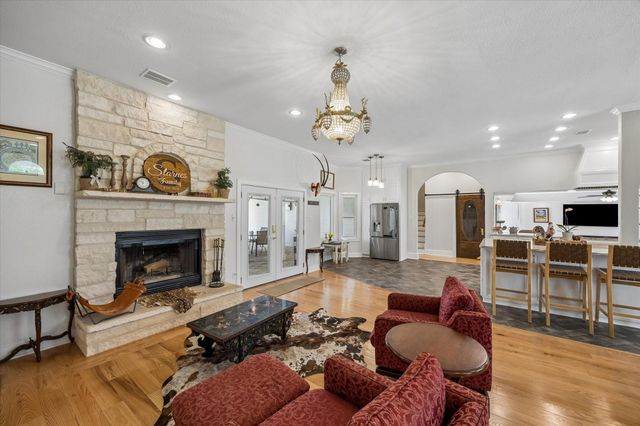 4141 Crestview Lane, Brenham, TX 77833