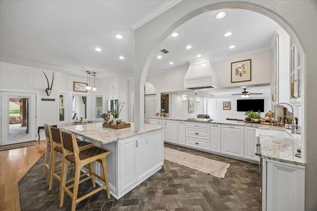 4141 Crestview Lane, Brenham, TX 77833