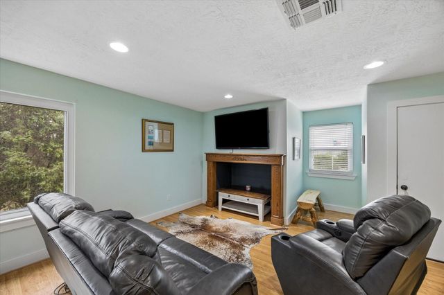 4141 Crestview Lane, Brenham, TX 77833