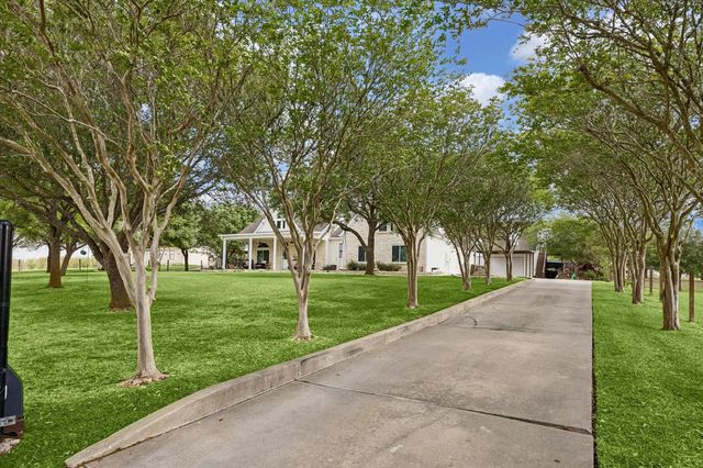 4141 Crestview Lane, Brenham, TX 77833