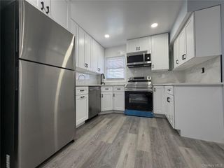 21 Cochran Place, Valley Stream, NY 11581
