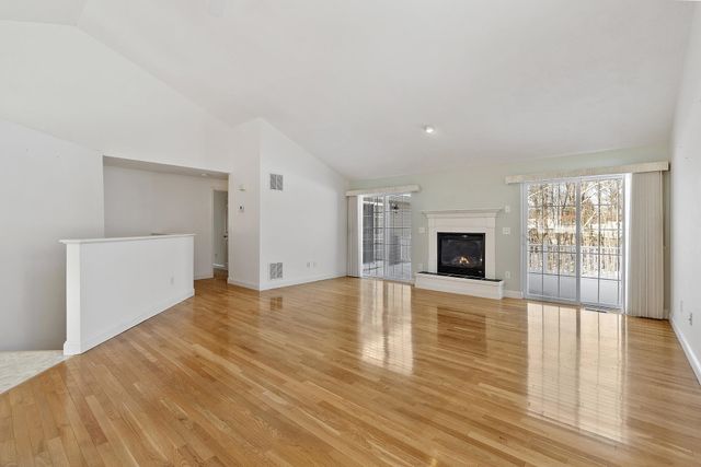 15 Country Lane, East Kingston, NH 03827