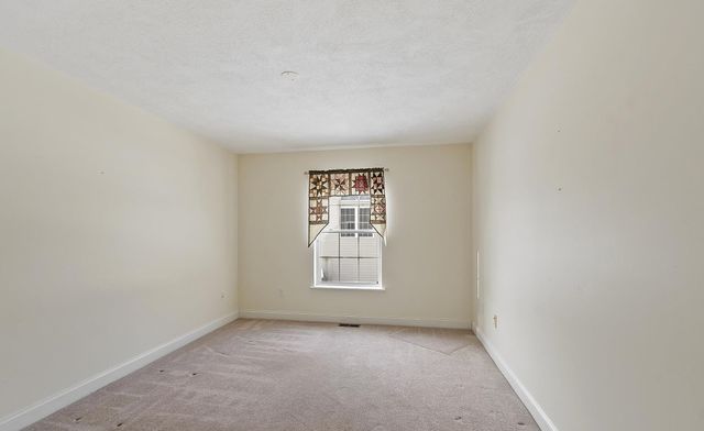 15 Country Lane, East Kingston, NH 03827