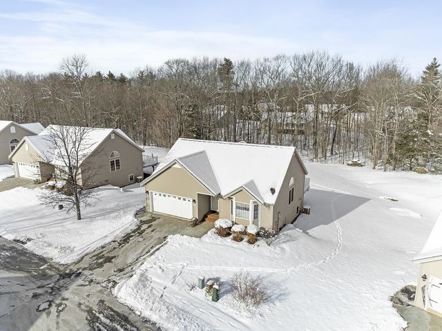 15 Country Lane, East Kingston, NH 03827
