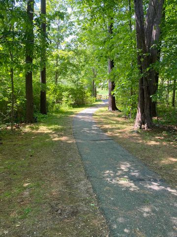 15 Country Lane, East Kingston, NH 03827