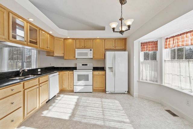 15 Country Lane, East Kingston, NH 03827