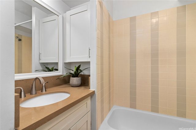 2916 Date Street 12D, Honolulu, HI 96826