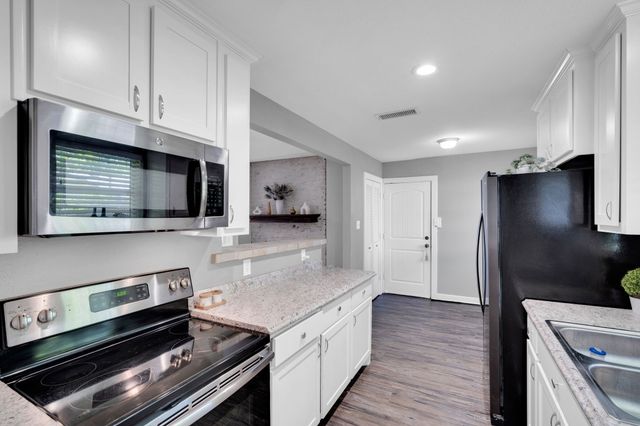 3003 Linda Drive, Ennis, TX 75119