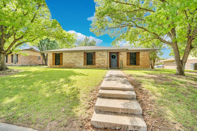 3003 Linda Drive, Ennis, TX 75119