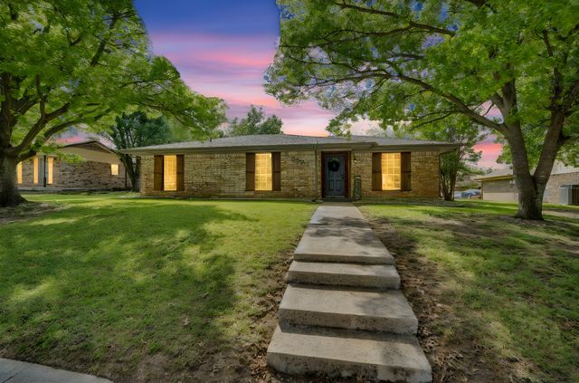 3003 Linda Drive, Ennis, TX 75119