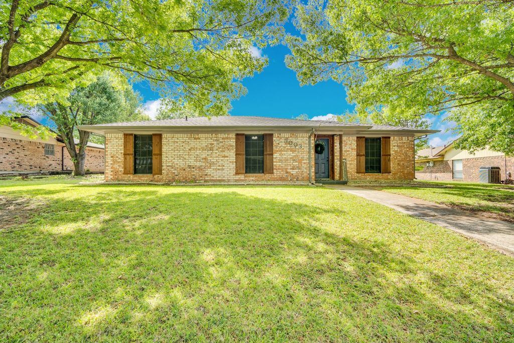 3003 Linda Drive, Ennis, TX 75119