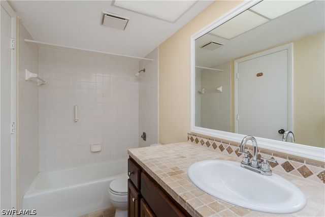 1733 Courtyard WAY B103, Naples, FL 34112