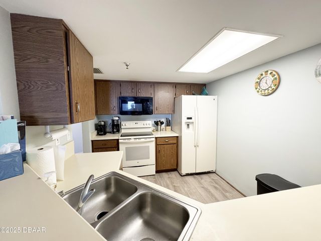 3115 S Atlantic Avenue, Daytona Beach, FL 32118