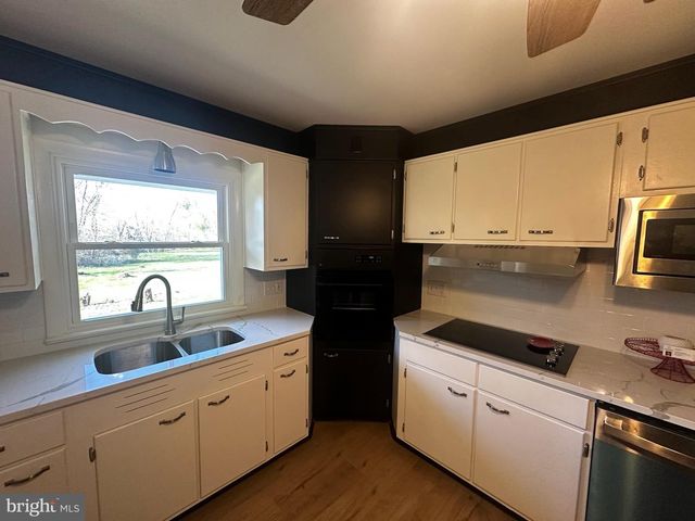 415 E WILLOW ST, Elizabethtown, PA 17022