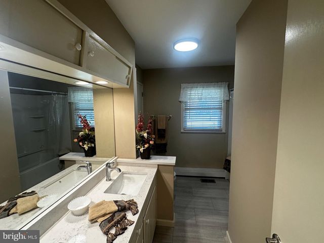 415 E WILLOW ST, Elizabethtown, PA 17022