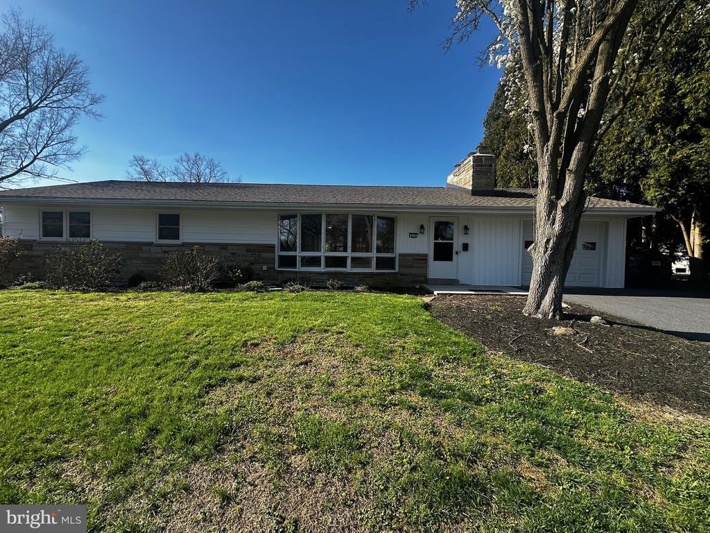 415 E WILLOW ST, Elizabethtown, PA 17022