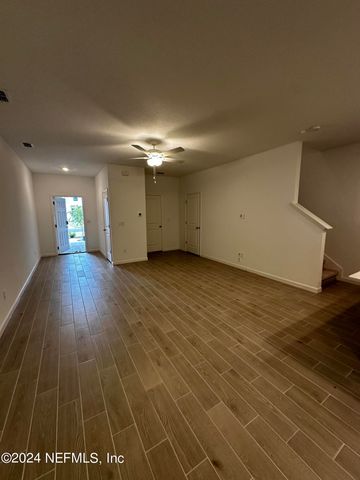 4305 LEEWARD BREEZE Loop, Middleburg, FL 32068