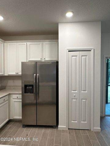 4305 LEEWARD BREEZE Loop, Middleburg, FL 32068