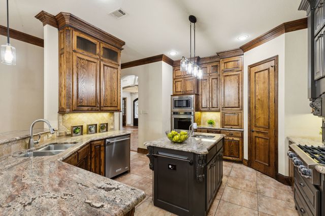 6104 Equestrian Court, Colleyville, TX 76034