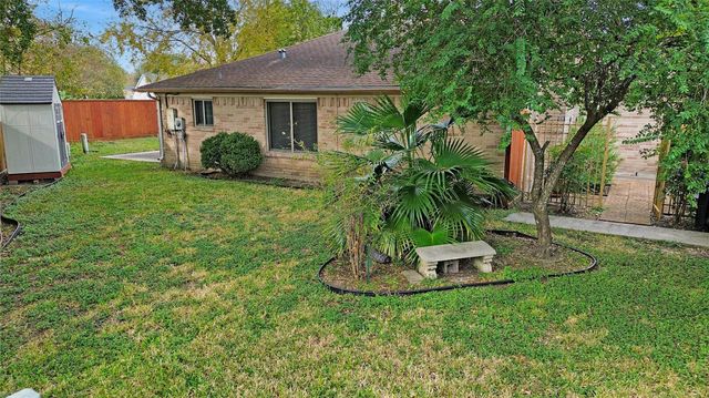 10707 Misty River Drive, Houston, TX 77086