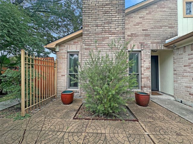 10707 Misty River Drive, Houston, TX 77086