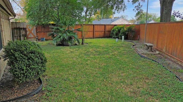 10707 Misty River Drive, Houston, TX 77086