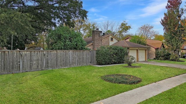 10707 Misty River Drive, Houston, TX 77086