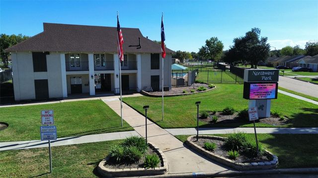 10707 Misty River Drive, Houston, TX 77086