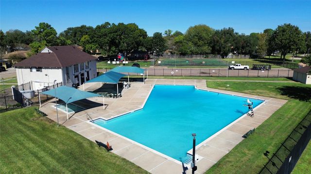 10707 Misty River Drive, Houston, TX 77086