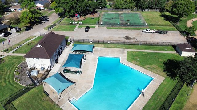 10707 Misty River Drive, Houston, TX 77086