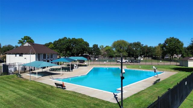 10707 Misty River Drive, Houston, TX 77086