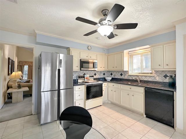 10707 Misty River Drive, Houston, TX 77086