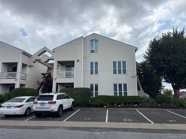 31 Anchor Street U, Freeport, NY 11520