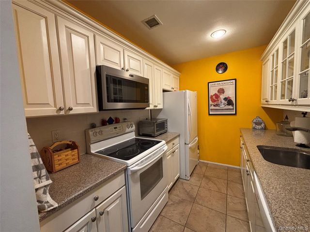 31 Anchor Street U, Freeport, NY 11520