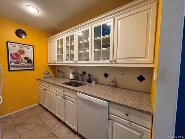 31 Anchor Street U, Freeport, NY 11520