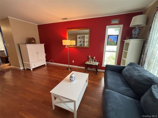 31 Anchor Street U, Freeport, NY 11520