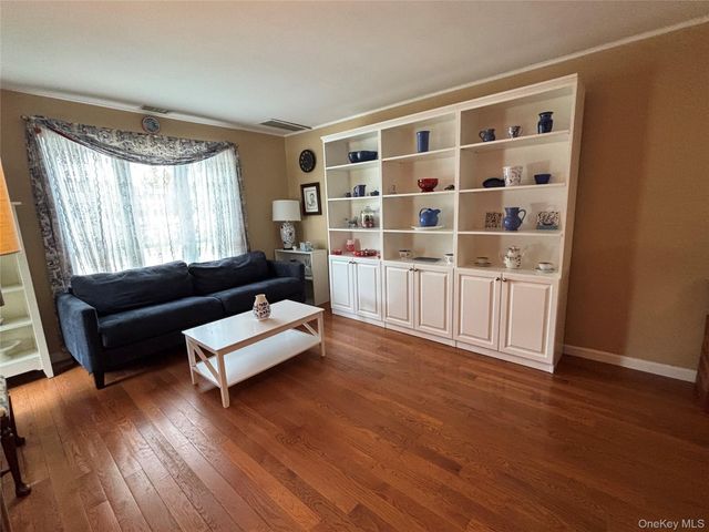31 Anchor Street U, Freeport, NY 11520