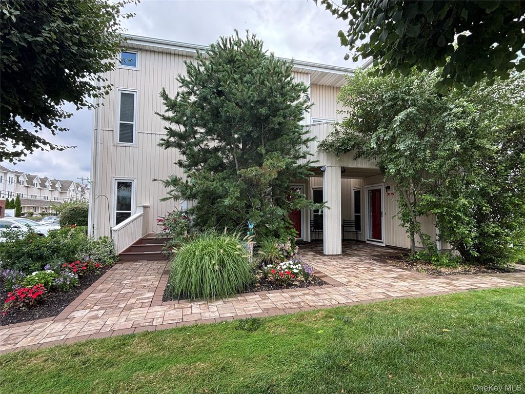 31 Anchor Street U, Freeport, NY 11520