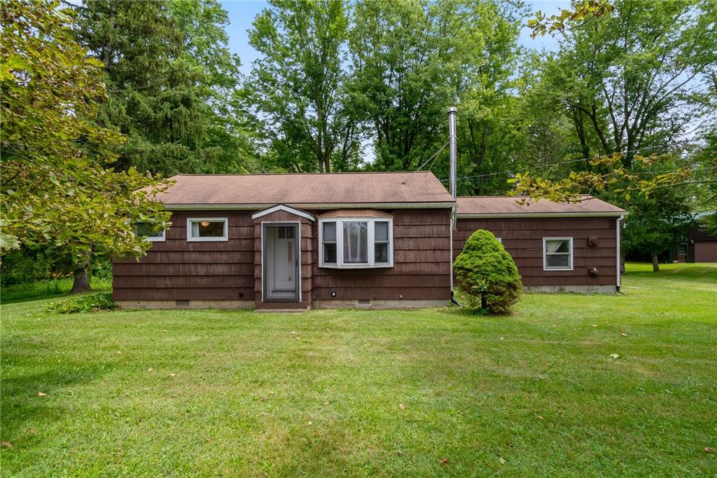 305 Rausler Road, Farmington, NY 14425