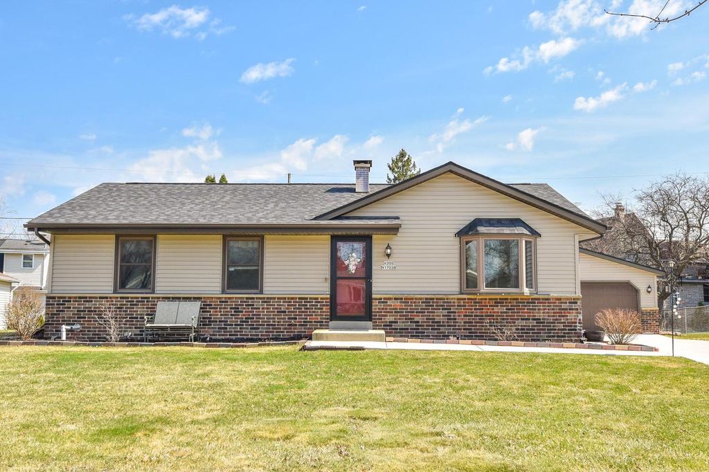 W205N17038 Parkview DRIVE, Jackson, WI 53037
