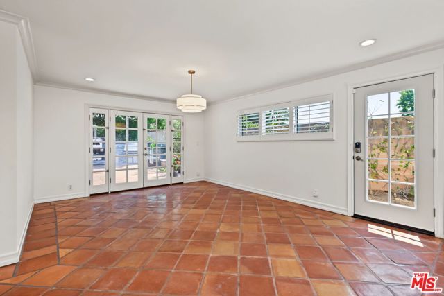 860 Bronze Lane, Los Angeles, CA 90049