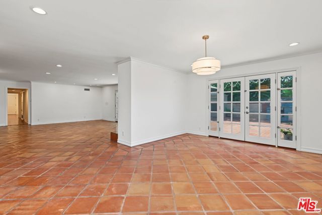 860 Bronze Lane, Los Angeles, CA 90049