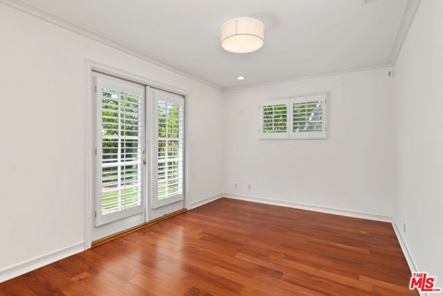 860 Bronze Lane, Los Angeles, CA 90049