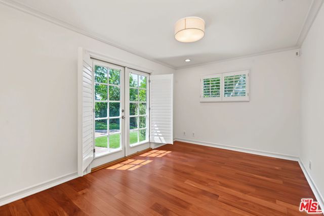 860 Bronze Lane, Los Angeles, CA 90049